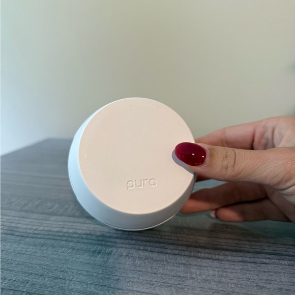 Pura 4 Smart Fragrance Diffuser - Picture 1 of 5